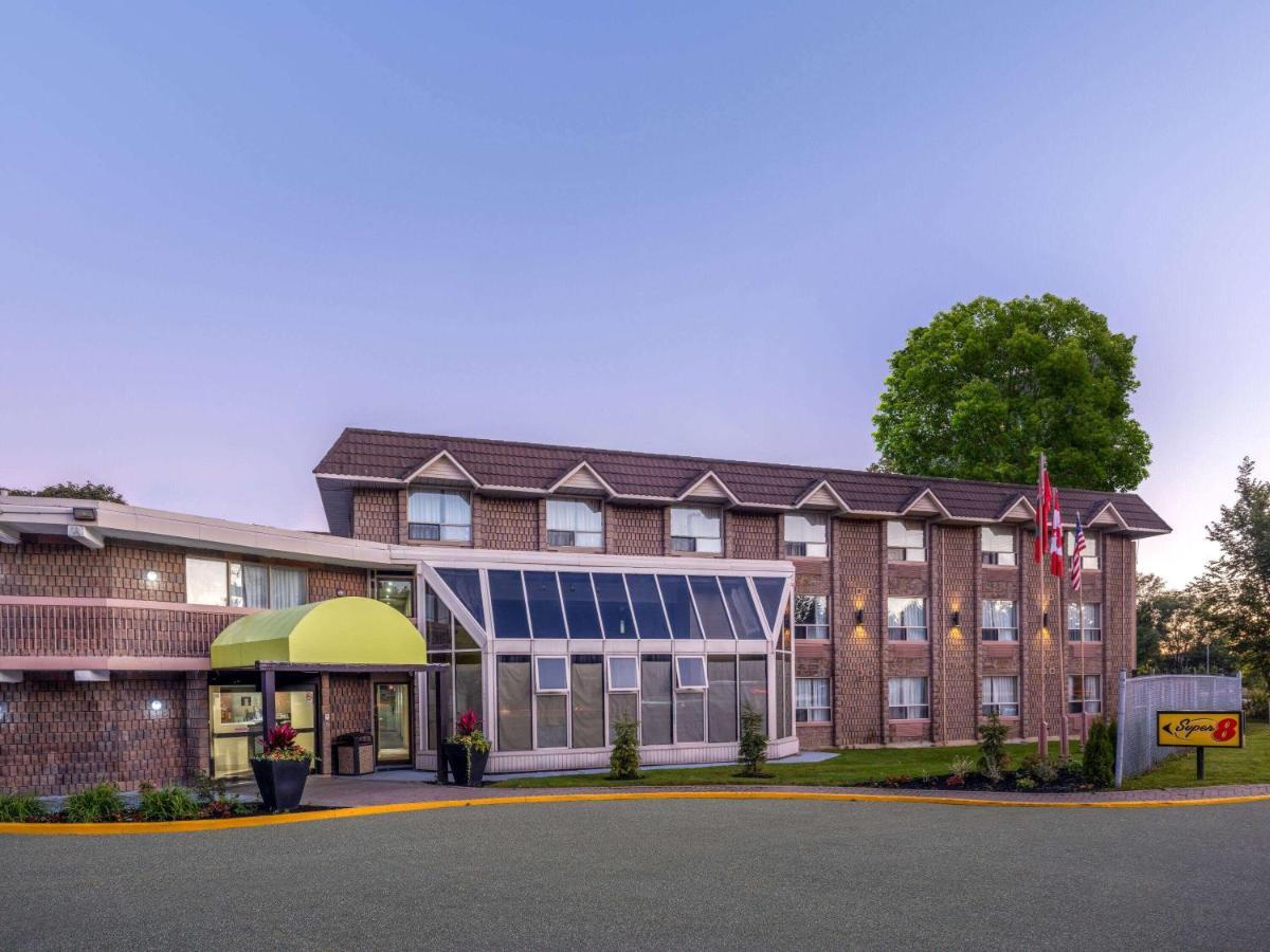 Super 8 By Wyndham Toronto East On Hotel Exterior photo